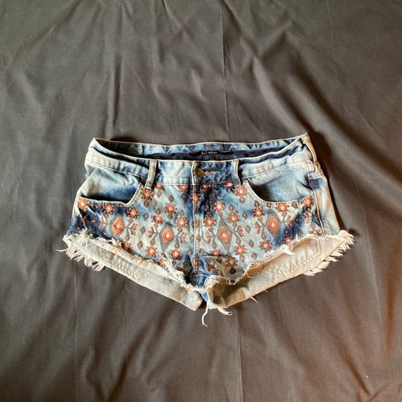 Billabong Laneway embroidered cutoff shorts - Picture 3 of 6